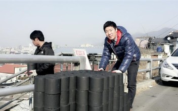 지정후원으로 독거어르신 연탄 지원 이미지